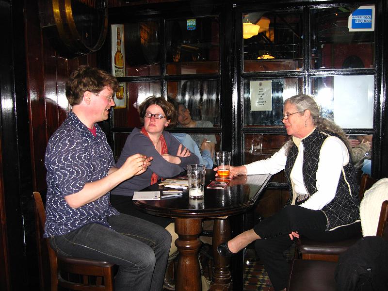 temple bar with couple from amsterdam.JPG